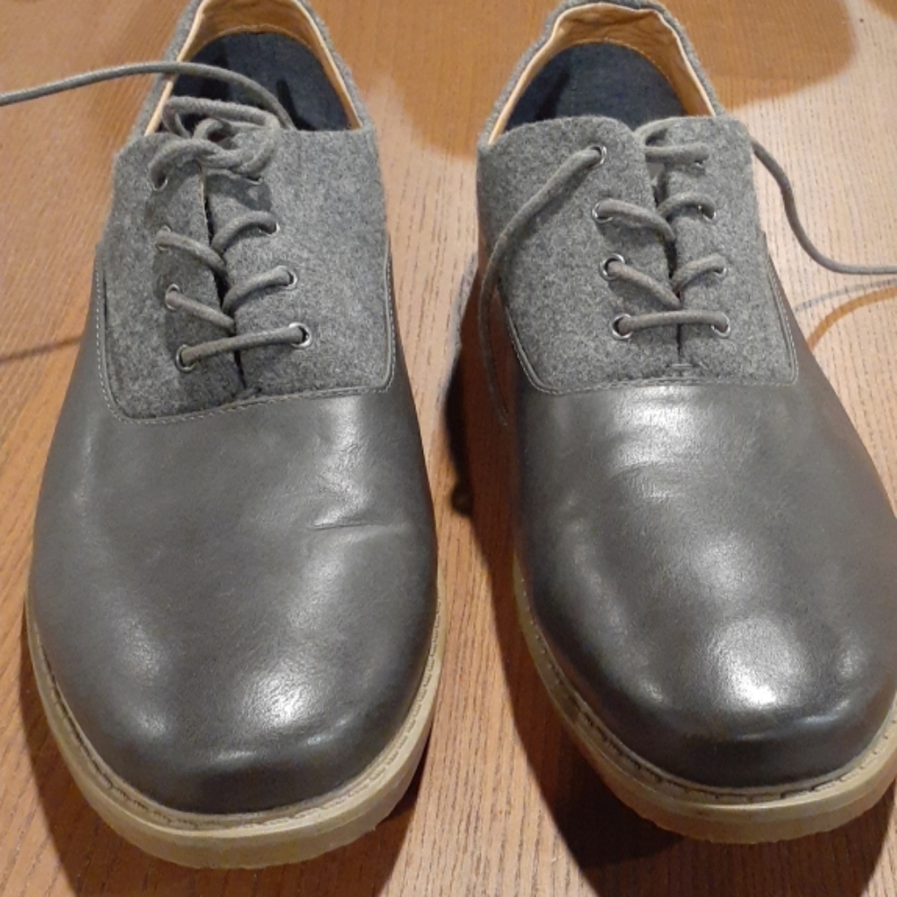 Casual/ Dress Gray Shoes.  13